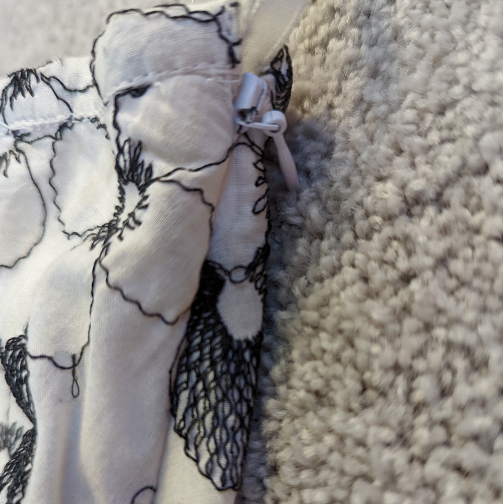 GUC Persaman New York Long Floral Skirt, White & Black, 2 - Picture 3 of 9
